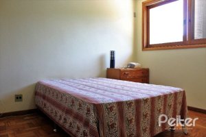 Casa à venda com 352m², 4 dormitórios, 2 suítes, 3 vagas, no bairro Jardim Isabel em Porto Alegre