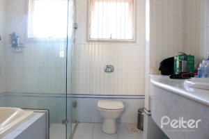 Casa à venda com 352m², 4 dormitórios, 2 suítes, 3 vagas, no bairro Jardim Isabel em Porto Alegre