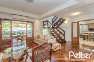 Casa à venda com 352m², 4 dormitórios, 2 suítes, 3 vagas, no bairro Jardim Isabel em Porto Alegre