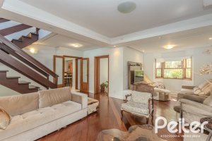Casa à venda com 352m², 4 dormitórios, 2 suítes, 3 vagas, no bairro Jardim Isabel em Porto Alegre