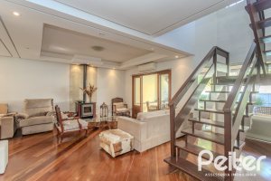 Casa à venda com 352m², 4 dormitórios, 2 suítes, 3 vagas, no bairro Jardim Isabel em Porto Alegre