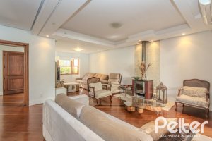 Casa à venda com 352m², 4 dormitórios, 2 suítes, 3 vagas, no bairro Jardim Isabel em Porto Alegre