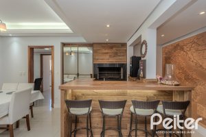 Casa à venda com 352m², 4 dormitórios, 2 suítes, 3 vagas, no bairro Jardim Isabel em Porto Alegre