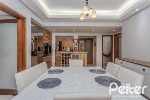 Casa à venda com 352m², 4 dormitórios, 2 suítes, 3 vagas, no bairro Jardim Isabel em Porto Alegre