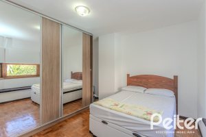Casa à venda com 352m², 4 dormitórios, 2 suítes, 3 vagas, no bairro Jardim Isabel em Porto Alegre