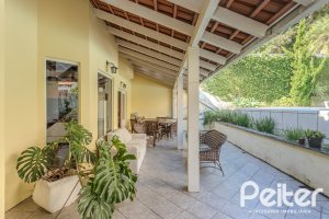 Casa à venda com 352m², 4 dormitórios, 2 suítes, 3 vagas, no bairro Jardim Isabel em Porto Alegre