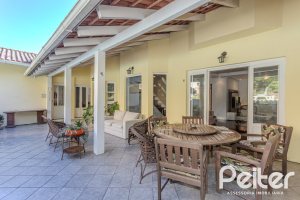 Casa à venda com 352m², 4 dormitórios, 2 suítes, 3 vagas, no bairro Jardim Isabel em Porto Alegre