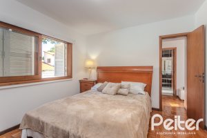 Casa à venda com 352m², 4 dormitórios, 2 suítes, 3 vagas, no bairro Jardim Isabel em Porto Alegre