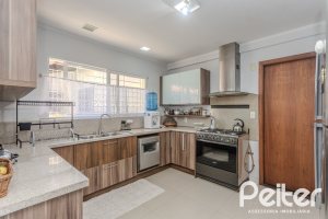 Casa à venda com 352m², 4 dormitórios, 2 suítes, 3 vagas, no bairro Jardim Isabel em Porto Alegre