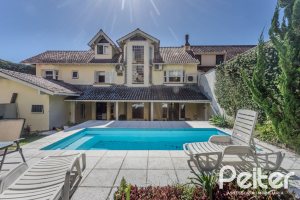 Casa à venda com 352m², 4 dormitórios, 2 suítes, 3 vagas, no bairro Jardim Isabel em Porto Alegre