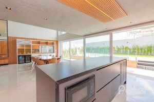 Casa em Condomínio à venda com 289m², 4 dormitórios, 4 suítes, 2 vagas, no bairro Alphaville em PORTO ALEGRE