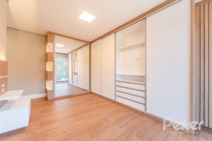 Casa em Condomínio à venda com 289m², 4 dormitórios, 4 suítes, 2 vagas, no bairro Alphaville em PORTO ALEGRE