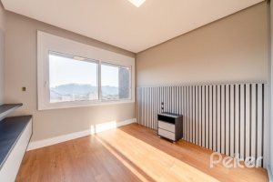 Casa em Condomínio à venda com 289m², 4 dormitórios, 4 suítes, 2 vagas, no bairro Alphaville em PORTO ALEGRE