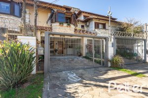 Casa à venda com 174m², 3 dormitórios, 1 suíte, 2 vagas, no bairro Ipanema em Porto Alegre