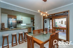 Casa à venda com 174m², 3 dormitórios, 1 suíte, 2 vagas, no bairro Ipanema em Porto Alegre
