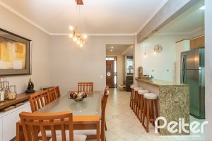 Casa à venda com 174m², 3 dormitórios, 1 suíte, 2 vagas, no bairro Ipanema em Porto Alegre