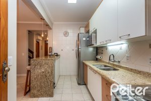 Casa à venda com 174m², 3 dormitórios, 1 suíte, 2 vagas, no bairro Ipanema em Porto Alegre