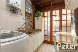 Casa à venda com 174m², 3 dormitórios, 1 suíte, 2 vagas, no bairro Ipanema em Porto Alegre