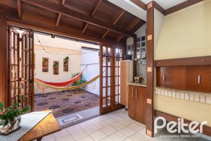 Casa à venda com 174m², 3 dormitórios, 1 suíte, 2 vagas, no bairro Ipanema em Porto Alegre