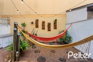 Casa à venda com 174m², 3 dormitórios, 1 suíte, 2 vagas, no bairro Ipanema em Porto Alegre