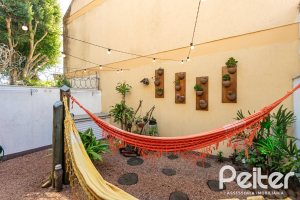 Casa à venda com 174m², 3 dormitórios, 1 suíte, 2 vagas, no bairro Ipanema em Porto Alegre