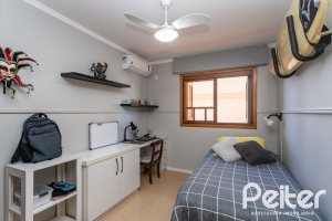 Casa à venda com 174m², 3 dormitórios, 1 suíte, 2 vagas, no bairro Ipanema em Porto Alegre