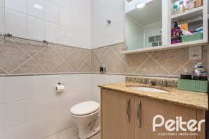 Casa à venda com 174m², 3 dormitórios, 1 suíte, 2 vagas, no bairro Ipanema em Porto Alegre