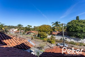 Casa à venda com 174m², 3 dormitórios, 1 suíte, 2 vagas, no bairro Ipanema em Porto Alegre