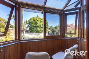 Casa à venda com 174m², 3 dormitórios, 1 suíte, 2 vagas, no bairro Ipanema em Porto Alegre