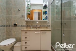 Casa à venda com 174m², 3 dormitórios, 1 suíte, 2 vagas, no bairro Ipanema em Porto Alegre