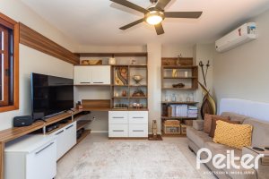 Casa à venda com 174m², 3 dormitórios, 1 suíte, 2 vagas, no bairro Ipanema em Porto Alegre