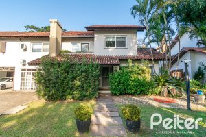 Casa em Condomínio à venda com 318m², 4 dormitórios, 1 suíte, 3 vagas, no bairro Ipanema em Porto Alegre