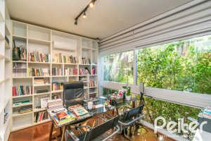 Casa em Condomínio à venda com 318m², 4 dormitórios, 1 suíte, 3 vagas, no bairro Ipanema em Porto Alegre