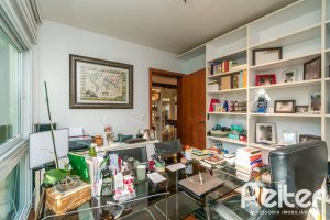 Casa em Condomínio à venda com 318m², 4 dormitórios, 1 suíte, 3 vagas, no bairro Ipanema em Porto Alegre