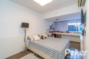 Casa em Condomínio à venda com 318m², 4 dormitórios, 1 suíte, 3 vagas, no bairro Ipanema em Porto Alegre