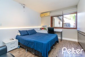 Casa em Condomínio à venda com 318m², 4 dormitórios, 1 suíte, 3 vagas, no bairro Ipanema em Porto Alegre