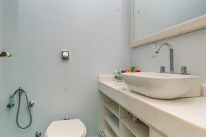 Casa em Condomínio à venda com 318m², 4 dormitórios, 1 suíte, 3 vagas, no bairro Ipanema em Porto Alegre