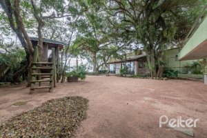 Casa em Condomínio à venda com 318m², 4 dormitórios, 1 suíte, 3 vagas, no bairro Ipanema em Porto Alegre