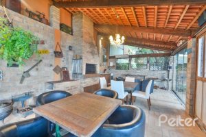 Casa em Condomínio à venda com 318m², 4 dormitórios, 1 suíte, 3 vagas, no bairro Ipanema em Porto Alegre