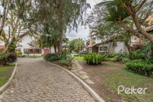 Casa em Condomínio à venda com 318m², 4 dormitórios, 1 suíte, 3 vagas, no bairro Ipanema em Porto Alegre