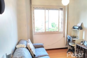 Apartamento à venda com 68m², 2 dormitórios, 1 vaga, no bairro Cristal em Porto Alegre