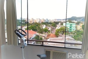 Apartamento à venda com 68m², 2 dormitórios, 1 vaga, no bairro Cristal em Porto Alegre