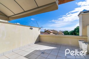 Casa à venda com 163m², 3 dormitórios, 1 suíte, 2 vagas, no bairro Tristeza em Porto Alegre