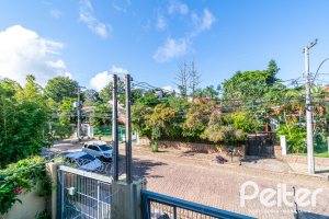 Casa à venda com 163m², 3 dormitórios, 1 suíte, 2 vagas, no bairro Tristeza em Porto Alegre