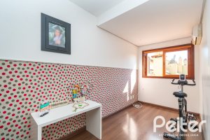 Casa à venda com 163m², 3 dormitórios, 1 suíte, 2 vagas, no bairro Tristeza em Porto Alegre