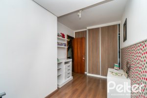 Casa à venda com 163m², 3 dormitórios, 1 suíte, 2 vagas, no bairro Tristeza em Porto Alegre