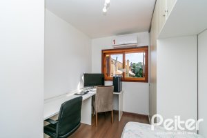 Casa à venda com 163m², 3 dormitórios, 1 suíte, 2 vagas, no bairro Tristeza em Porto Alegre