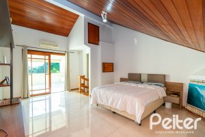 Casa à venda com 163m², 3 dormitórios, 1 suíte, 2 vagas, no bairro Tristeza em Porto Alegre