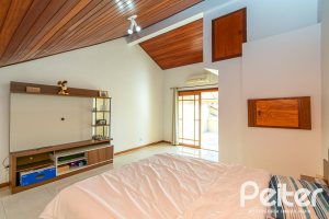 Casa à venda com 163m², 3 dormitórios, 1 suíte, 2 vagas, no bairro Tristeza em Porto Alegre