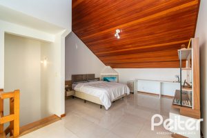 Casa à venda com 163m², 3 dormitórios, 1 suíte, 2 vagas, no bairro Tristeza em Porto Alegre